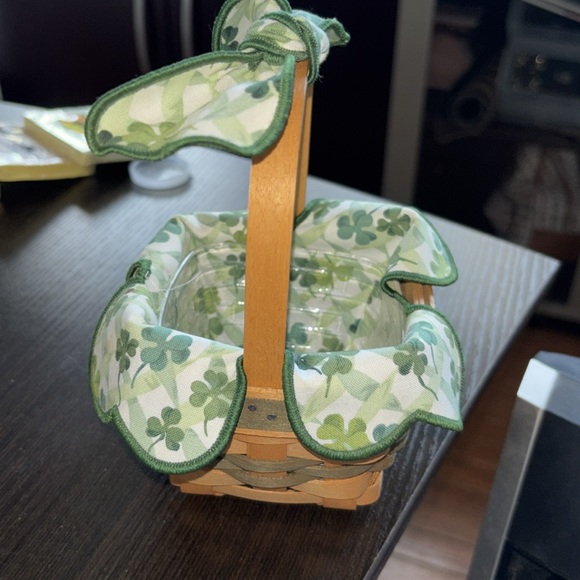 Longaberger Green Clover Basket with Handle - Picture 2 of 6